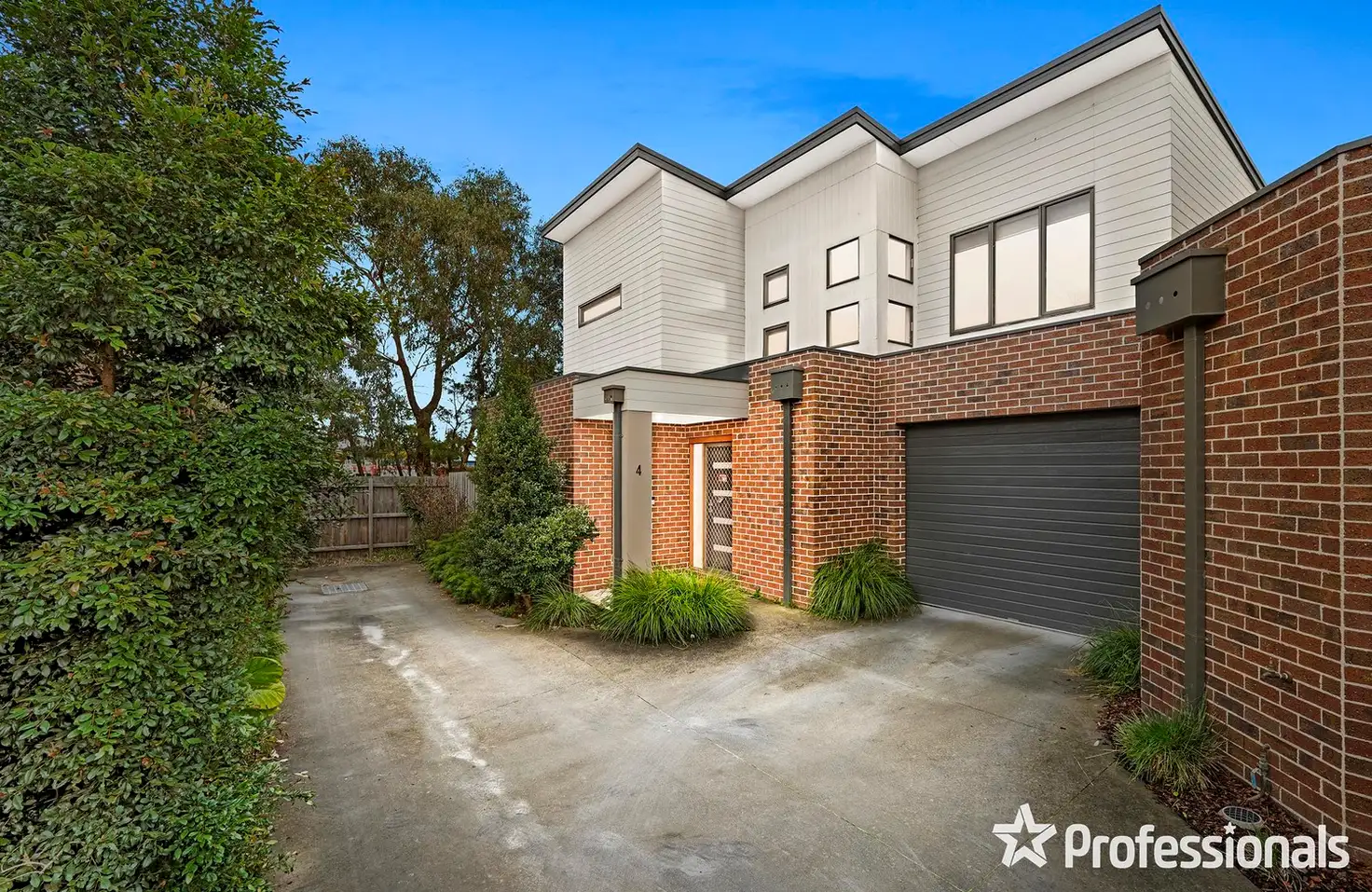 Main view of Homely townhouse listing, 4 Brennan Close, Mooroolbark VIC 3138