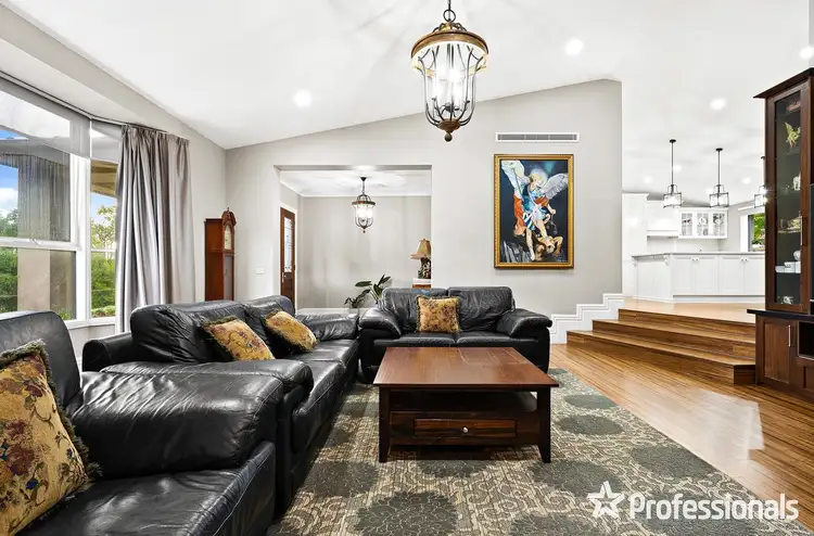 18 Bailey Grove, Wandin North VIC 3139