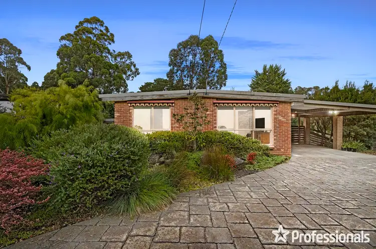 8 Nambour Drive, Mooroolbark VIC 3138