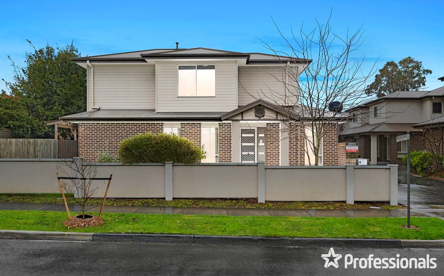 Main view of Homely townhouse listing, 9 Heath Close, Mooroolbark VIC 3138