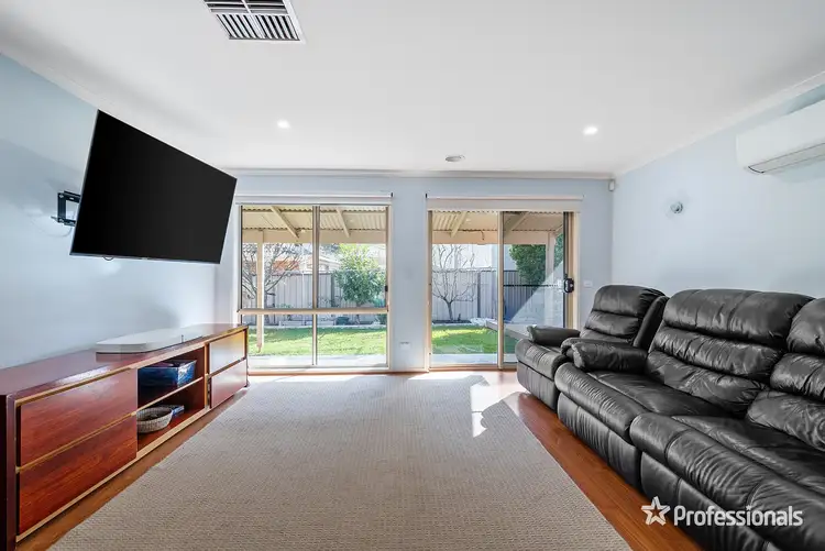 Fifth view of Homely house listing, 7 Chifley Circuit, Burnside Heights VIC 3023