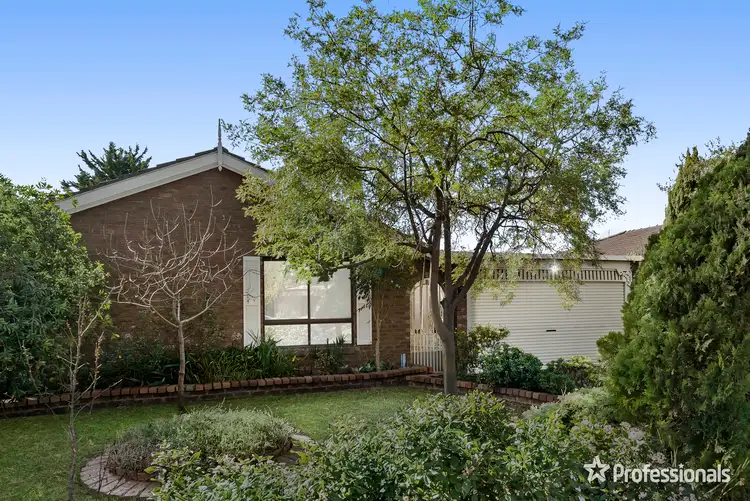 2 Merimbula Court, Taylors Lakes VIC 3038
