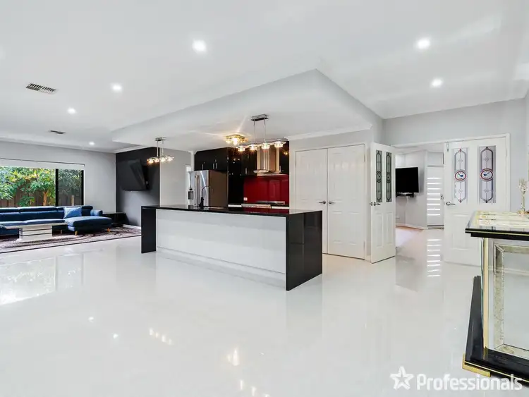 2 Cayenne Street, Wattle Grove WA 6107