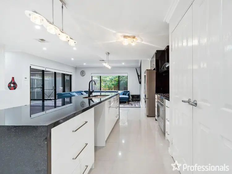 Sixth view of Homely house listing, 2 Cayenne Street, Wattle Grove WA 6107