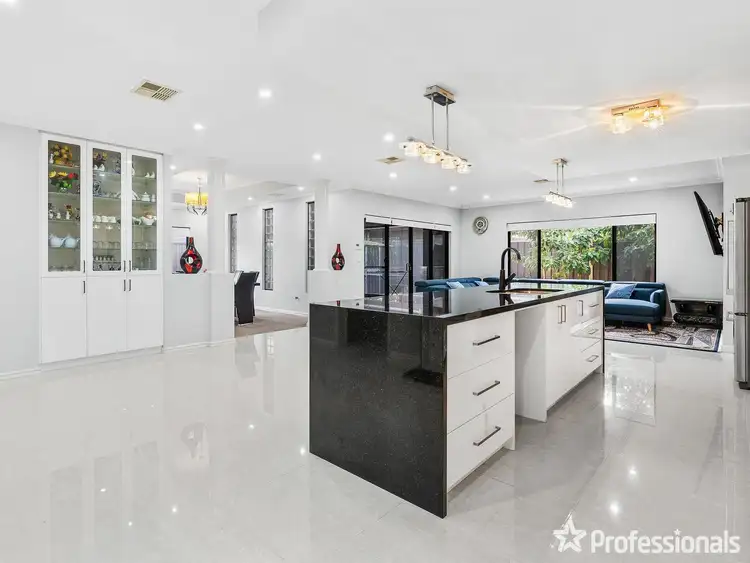 Seventh view of Homely house listing, 2 Cayenne Street, Wattle Grove WA 6107