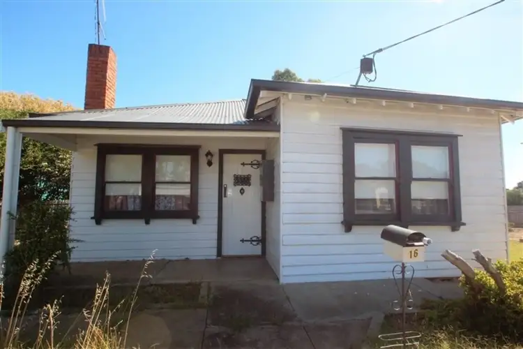 16 Majorca Road, Maryborough VIC 3465