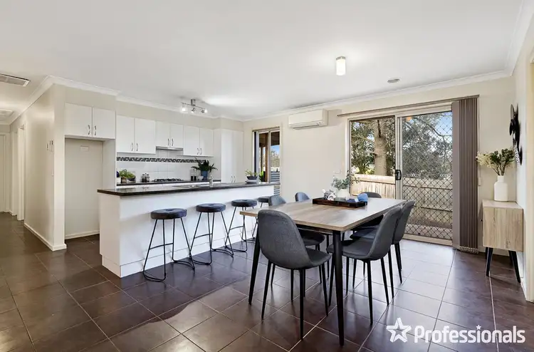 6a Masefield Avenue, Mooroolbark VIC 3138