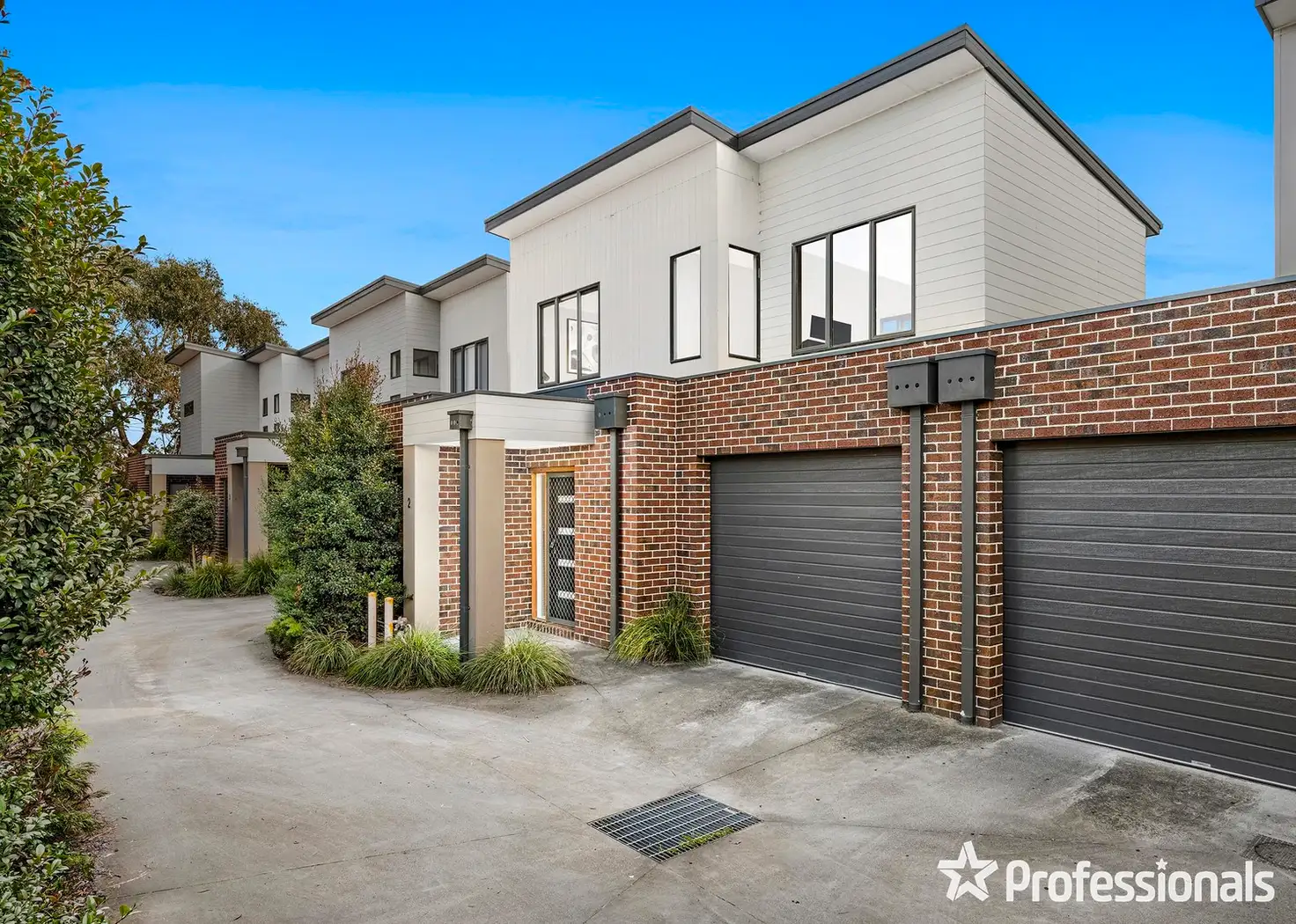 Main view of Homely townhouse listing, 2 Brennan Close, Mooroolbark VIC 3138