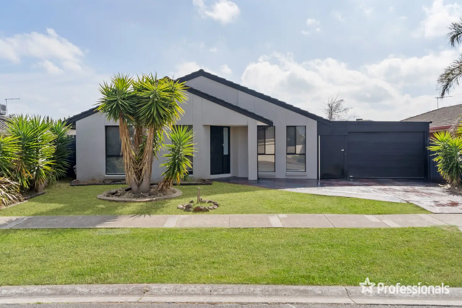 Main view of Homely house listing, 15 Pimelea Way, Hillside VIC 3037
