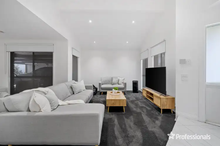 Fourth view of Homely house listing, 15 Pimelea Way, Hillside VIC 3037
