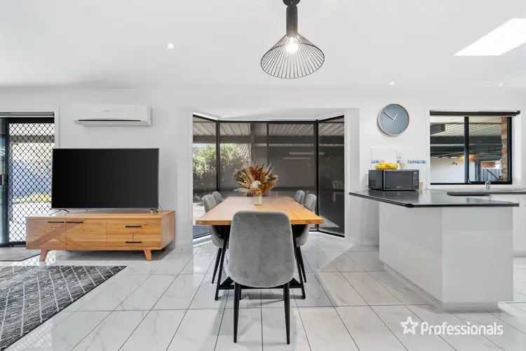Sixth view of Homely house listing, 15 Pimelea Way, Hillside VIC 3037