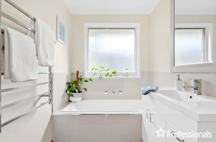 Sixth view of Homely house listing, 2/11 The Crescent, Mount Evelyn VIC 3796