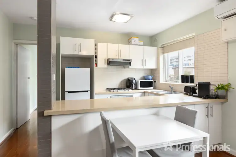 Second view of Homely apartment listing, 5/39 Park Street, Hawthorn VIC 3122