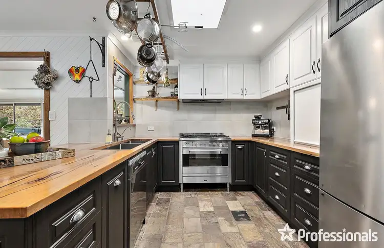 86 Johns Crescent, Mount Evelyn VIC 3796