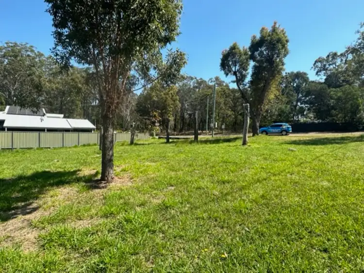 6 Scotts Road, Macleay Island QLD 4184