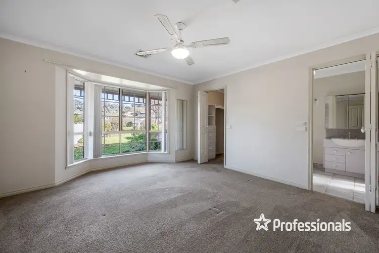 Second view of Homely house listing, 5 Berkeley Close, Wodonga VIC 3690