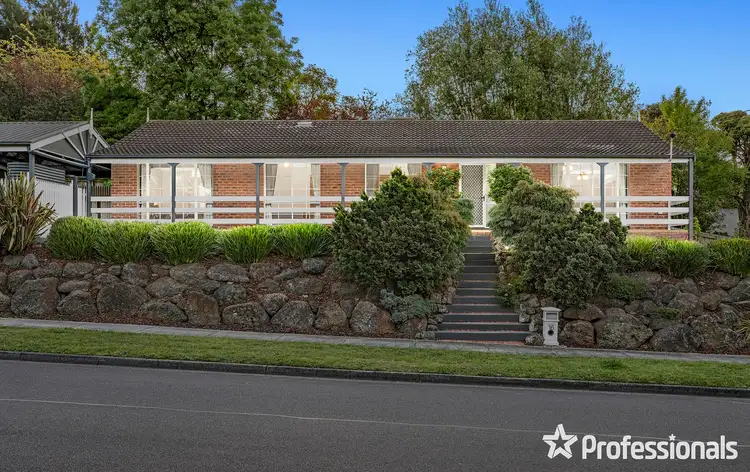 16 Wainewright Avenue, Mooroolbark VIC 3138