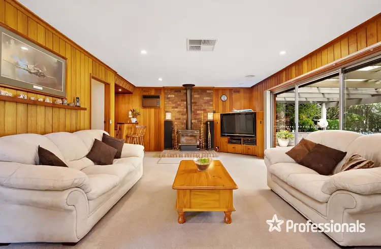 Third view of Homely house listing, 4 Warren Court, Mooroolbark VIC 3138