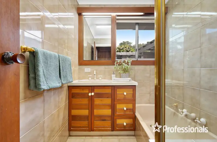 Sixth view of Homely house listing, 4 Warren Court, Mooroolbark VIC 3138