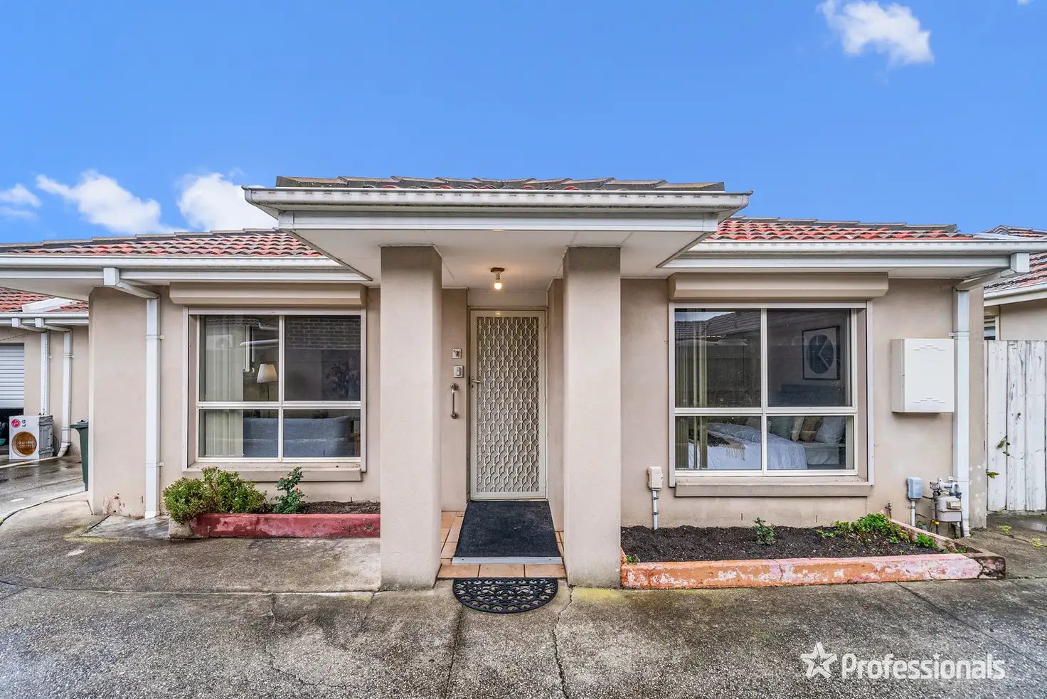 Main view of Homely unit listing, 2/18 Conrad Street, St Albans VIC 3021