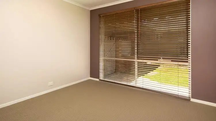 Seventh view of Homely house listing, 8 Whitehall Court, Wodonga VIC 3690