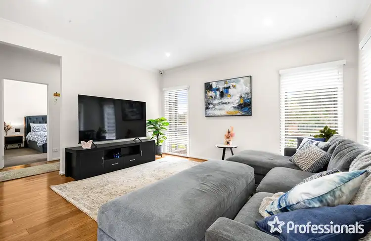 Second view of Homely house listing, 5 Pope Court, Mooroolbark VIC 3138