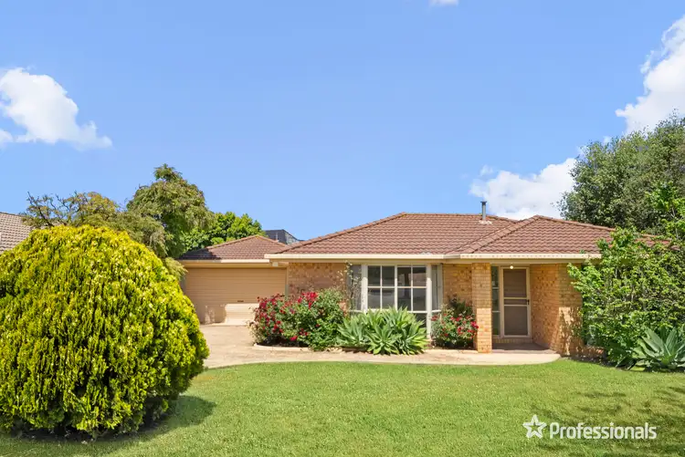 70 Saronvale Crescent, Hillside VIC 3037