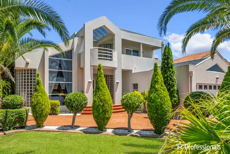 35 Queen Victoria Crescent, Taylors Lakes VIC 3038