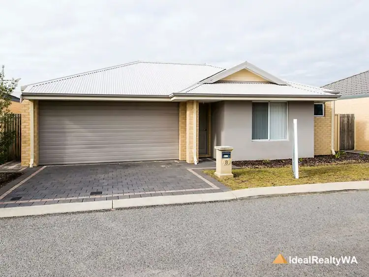 8/11 hazlett Way, Canning Vale WA 6155