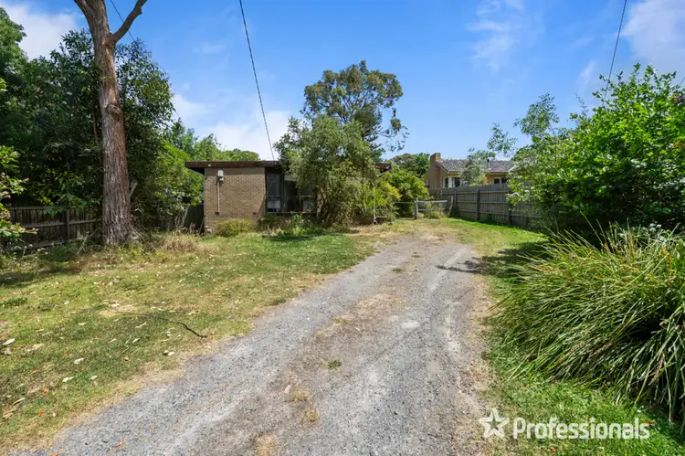 11 Caroll Avenue, Croydon VIC 3136