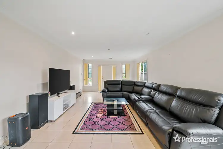 Fifth view of Homely house listing, 1/11 Brindalee Way, Hillside VIC 3037