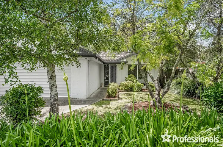 15 Charlwood Drive, Mooroolbark VIC 3138
