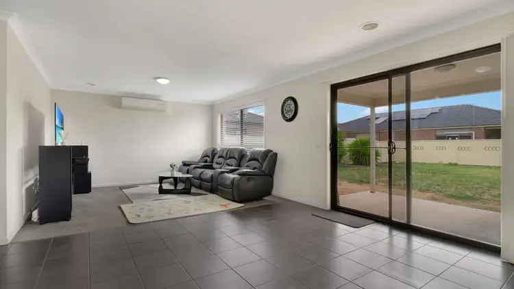 Fifth view of Homely house listing, 2 Edinburgh Court, Shepparton VIC 3630