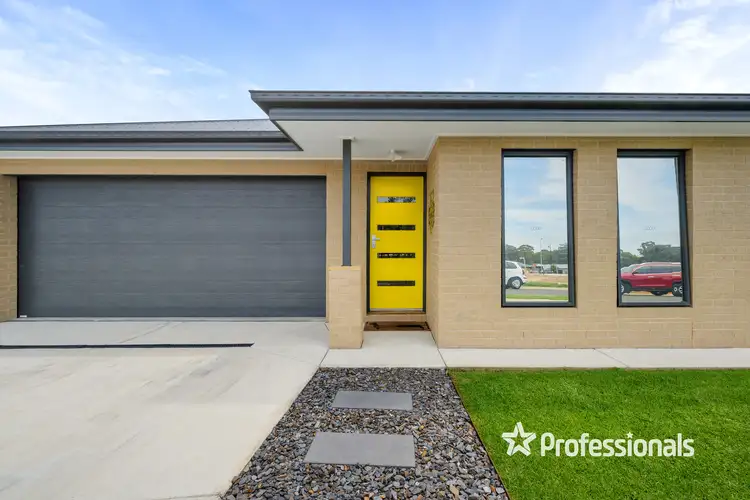 Second view of Homely house listing, 15 Lasilla Place, Baranduda VIC 3691