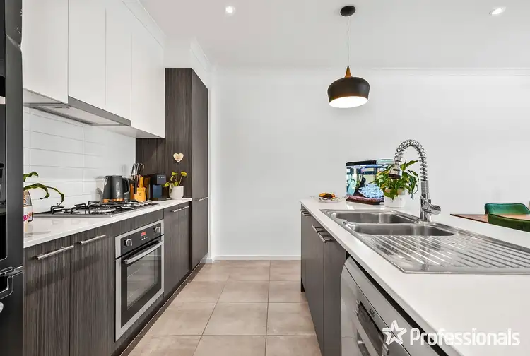 Sixth view of Homely townhouse listing, 5 Nicky Close, Mooroolbark VIC 3138