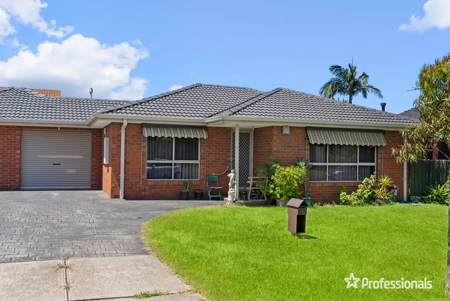 Main view of Homely house listing, 2/27 Roseberry Avenue, Keilor Downs VIC 3038