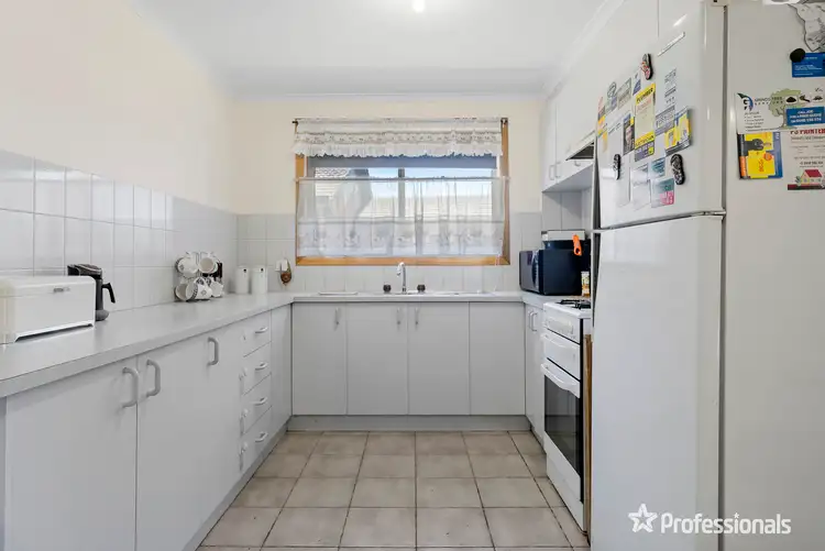 Fifth view of Homely house listing, 2/27 Roseberry Avenue, Keilor Downs VIC 3038