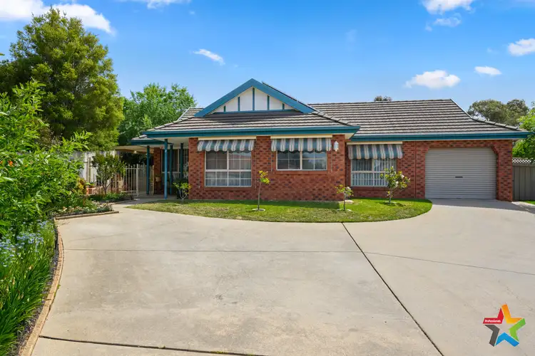 Main view of Homely townhouse listing, 2/5 Lyons Place, Wodonga VIC 3690