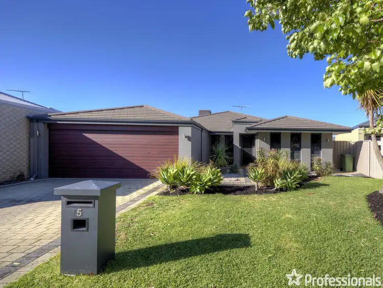 5 Gillings Parade, Wattle Grove WA 6107