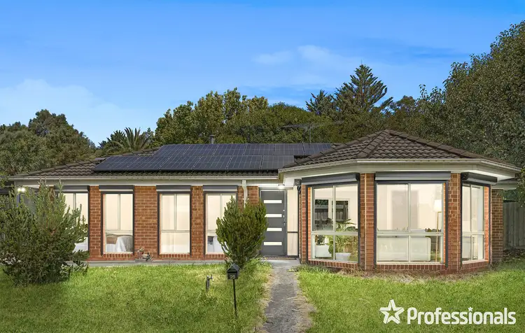 25 Charlwood Drive, Mooroolbark VIC 3138