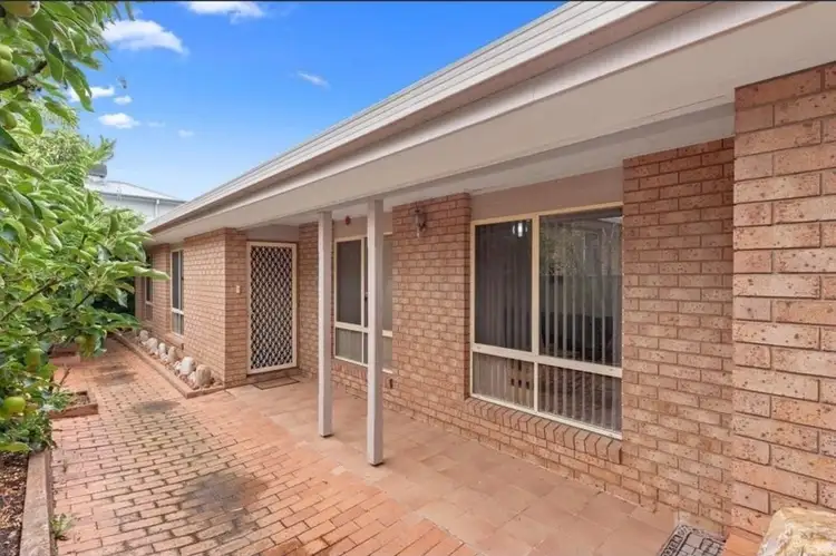 6 Davey Close