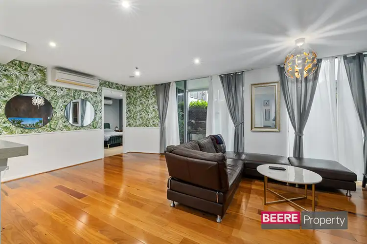 6 Lachlan Street