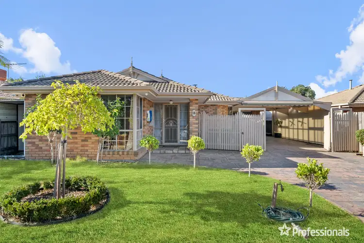 15 Doran Walk, Delahey VIC 3037