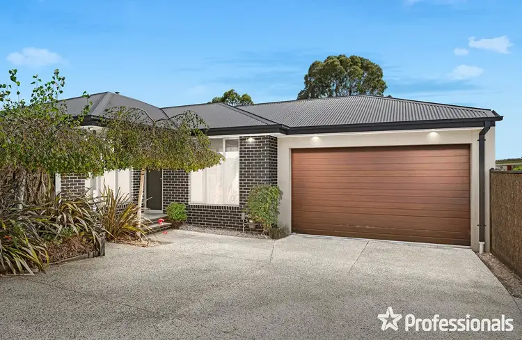 Main view of Homely unit listing, 3/11 Holmes Road, Mooroolbark VIC 3138
