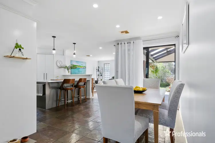 Fifth view of Homely house listing, 8 Krona Rise, Keilor Lodge VIC 3038