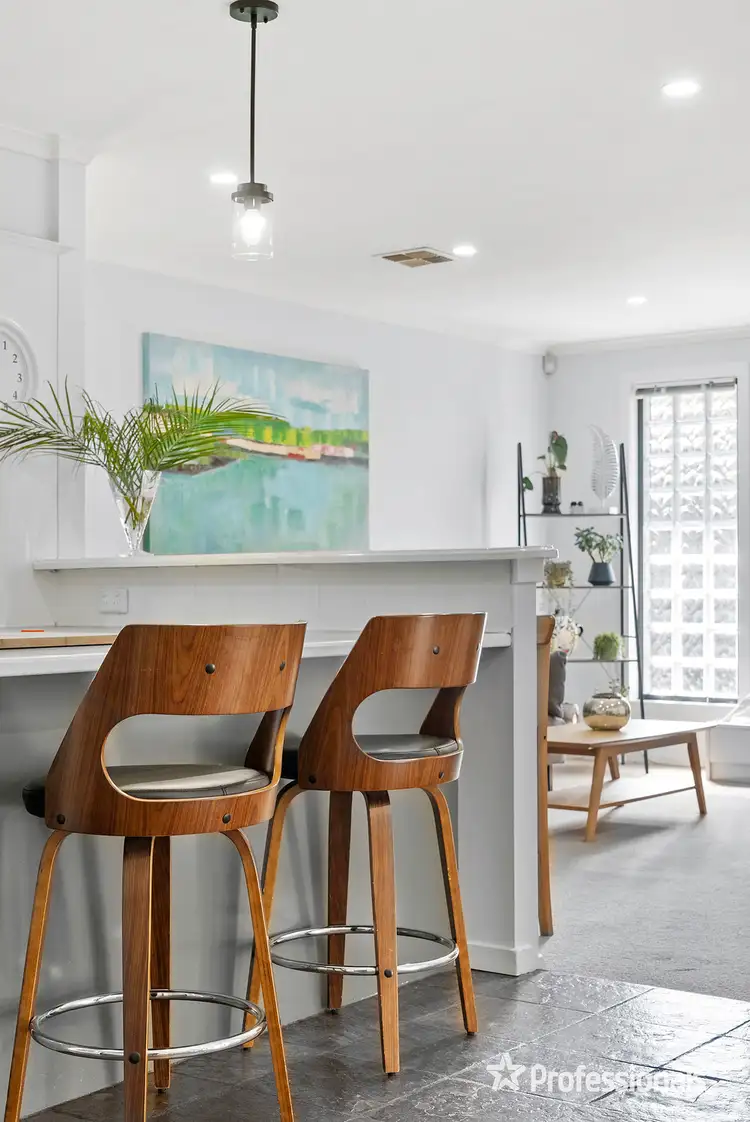 Sixth view of Homely house listing, 8 Krona Rise, Keilor Lodge VIC 3038