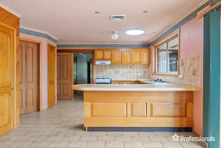 Fifth view of Homely house listing, 6 Edgeware Close, Kealba VIC 3021