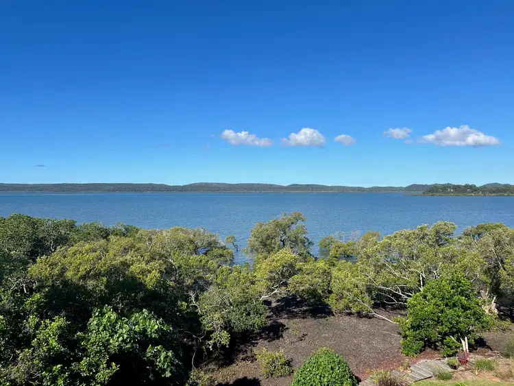 21 Blue Bay Crescent, Macleay Island QLD 4184