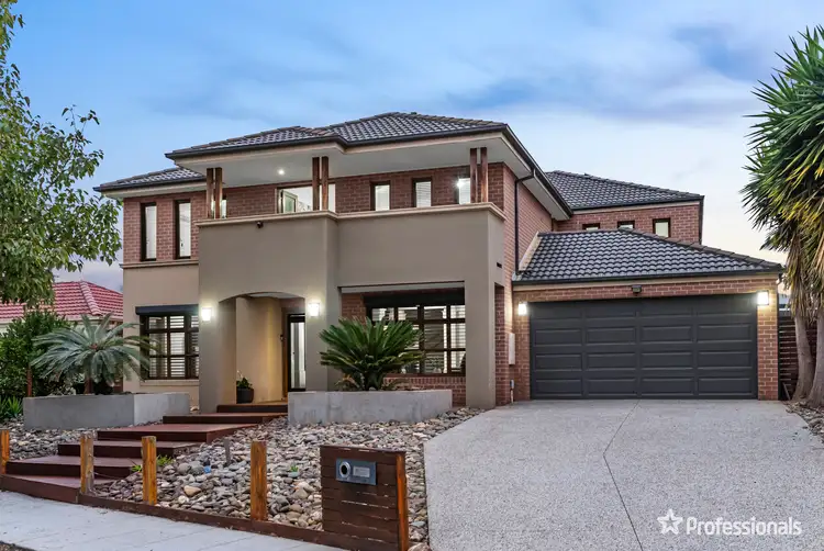 16 Weigall Close, Caroline Springs VIC 3023