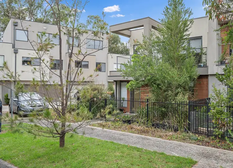 18 Lithgow Way